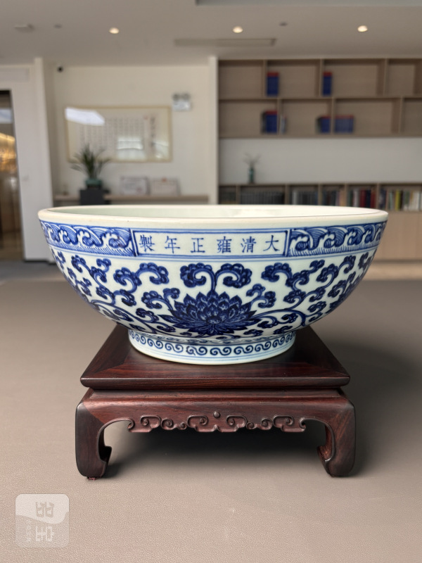 清雍正 青花缠枝花卉纹大碗 - 图3